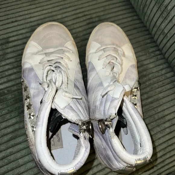 Vintage Havana Stylish White High-Top Sneakers with Star Accents - Picture 3 of 6